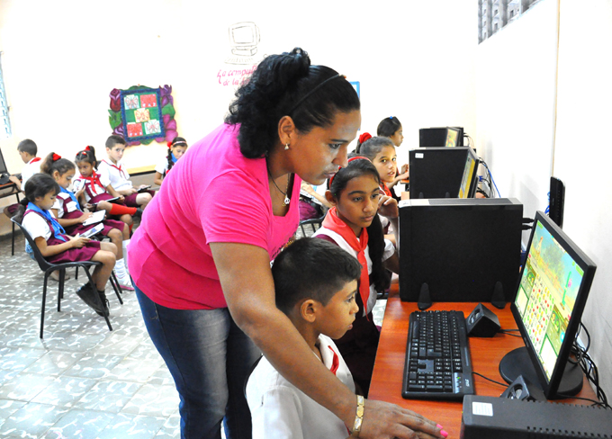 Avanza en Educación proceso de informatización