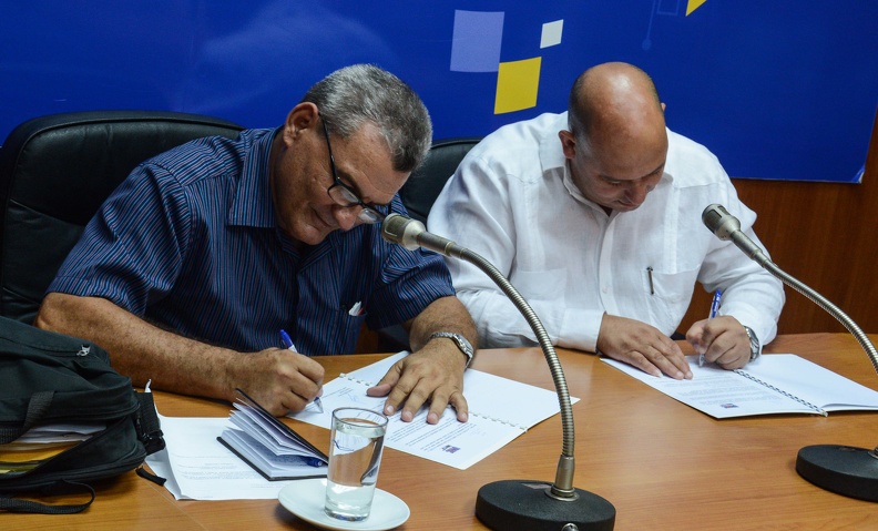 Firman convenio directivos de Joven Club e historiadores cubanos