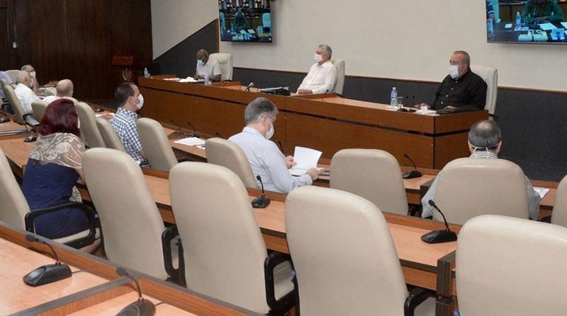 Cuban President reviews new national health strategy
