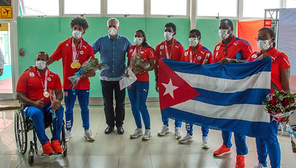 Díaz-Canel receives the last group of Cuban parathletes who attended the Tokyo Games