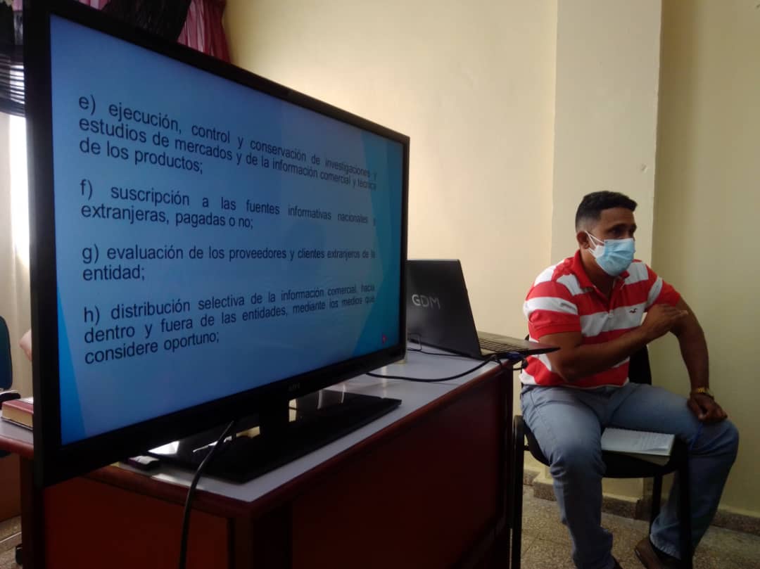 Fructífero encuentro entre los especialistas del Departamento del Comercio Exterior en Granma y la Dirección Provincial del Deporte en el territorio
