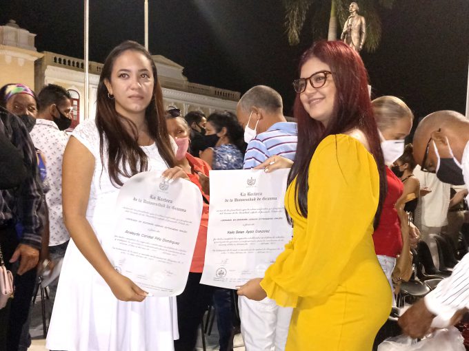 Gradúa Universidad de Gramma nuevos profesionales
